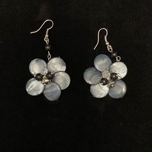 Sophisticated stone flowers earrings